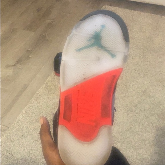 I’m selling the top 3 Jordan 5s - Picture 3 of 3